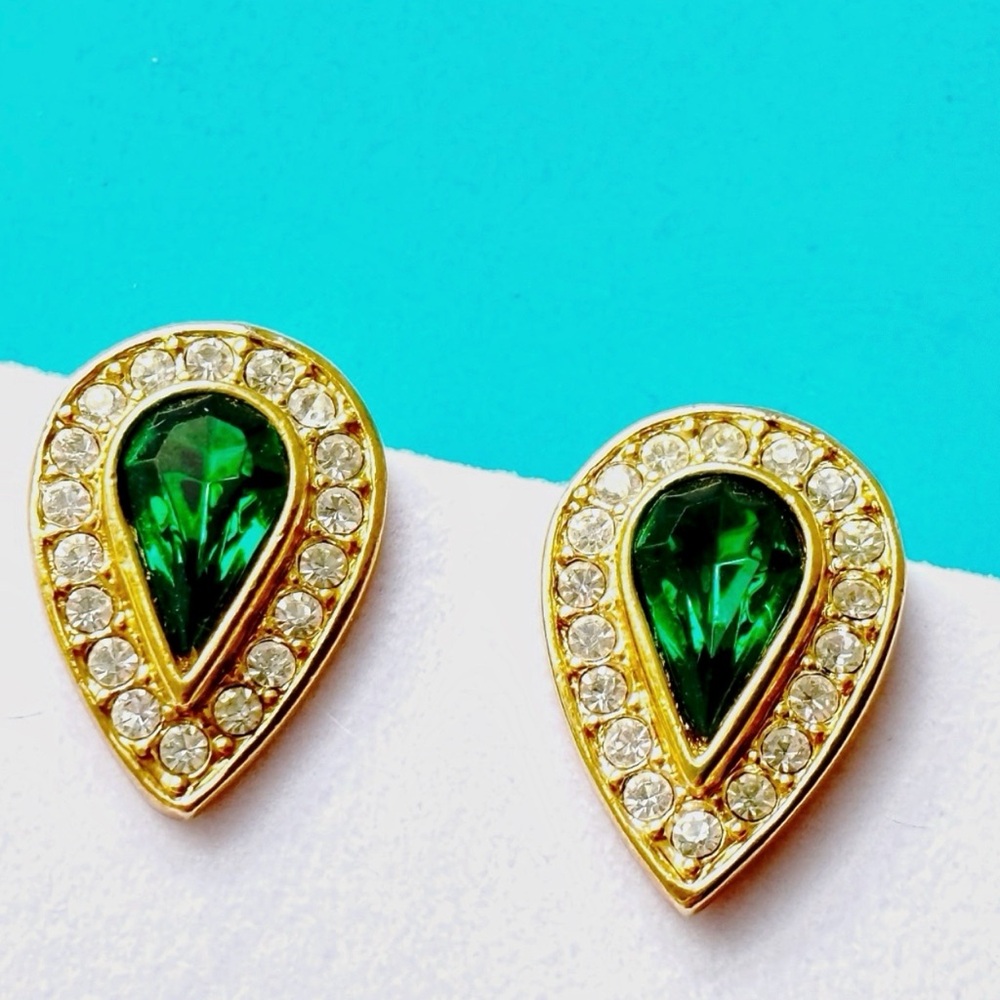 Vintage 80s Roman Signed Green Rhinestone Clip On Earrings Gold Tone Teardrops